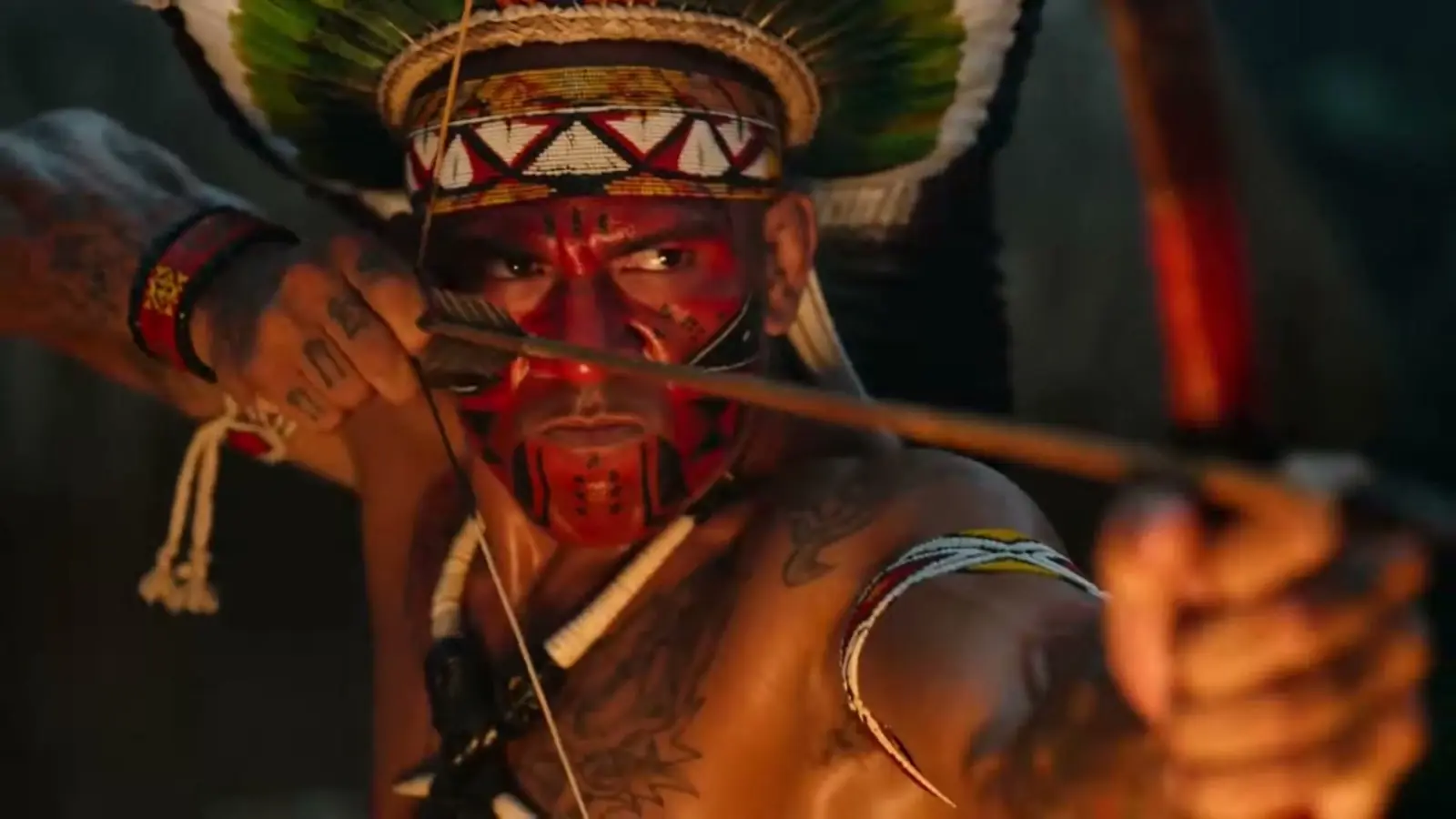 Guerreiro com pintura de guerra e arco retesado, imagem que abre a narrativa ancestral.
